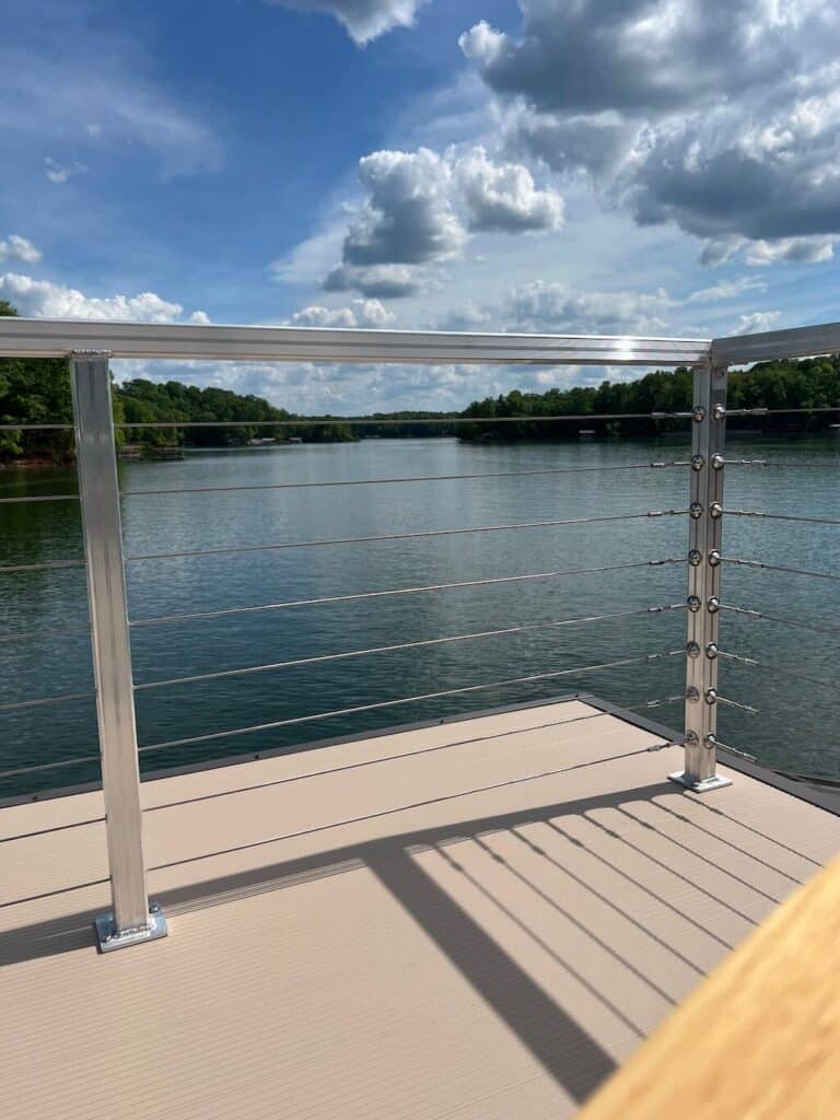 Cable wires on the dock instead of spindles
